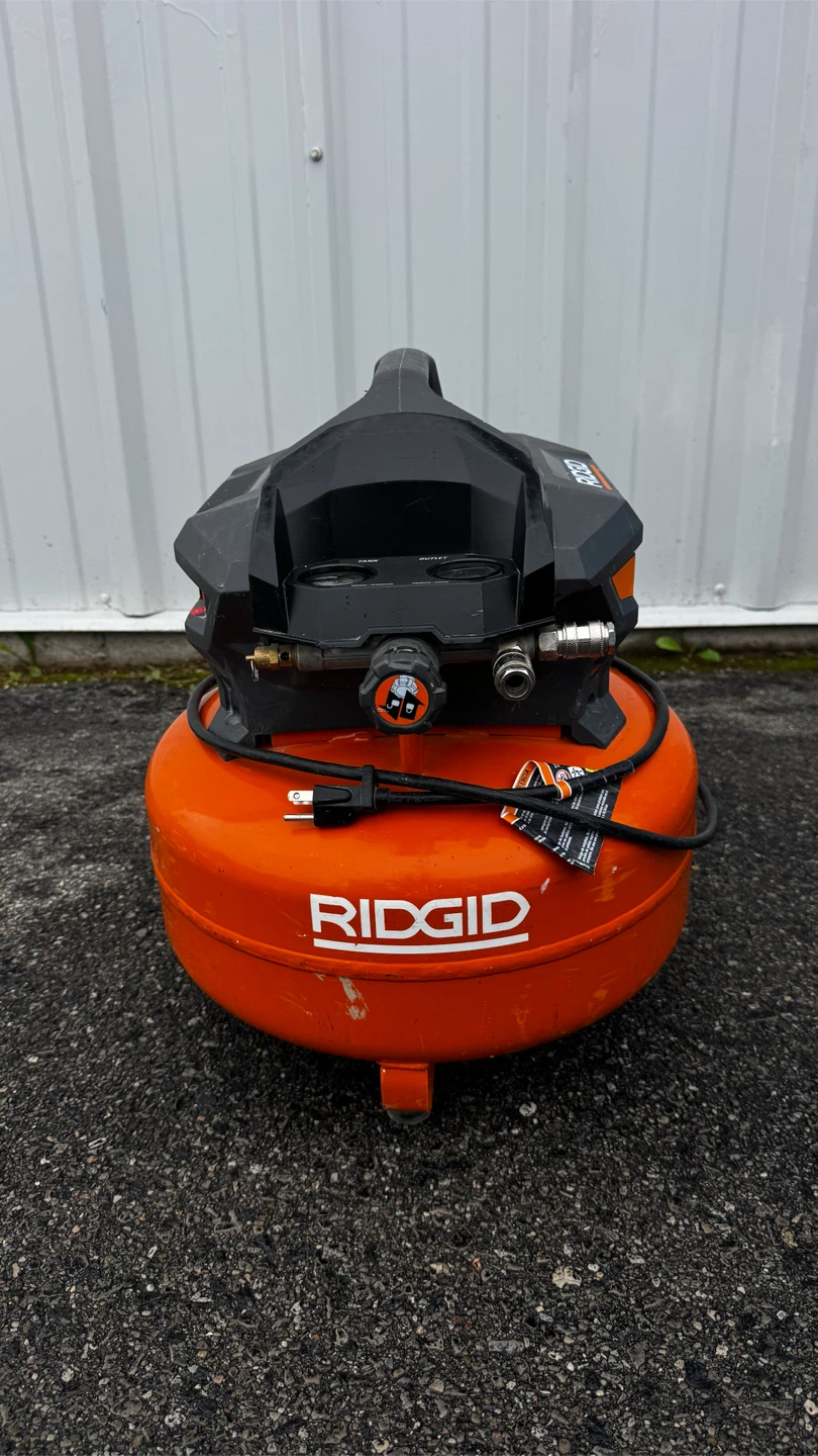 RIDGID 6-Gallon Portable Pancake Air Compressor (150 PSI)