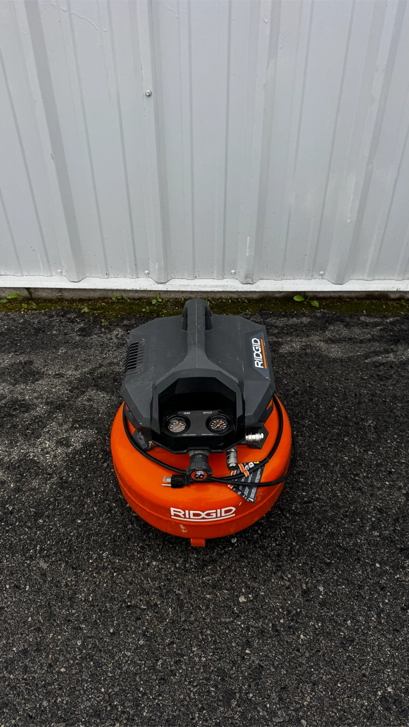 RIDGID 6-Gallon Portable Pancake Air Compressor (150 PSI) - photo 2