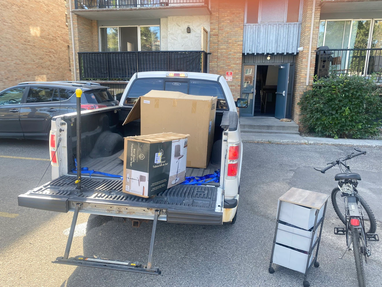 Moving and delivery - photo 2