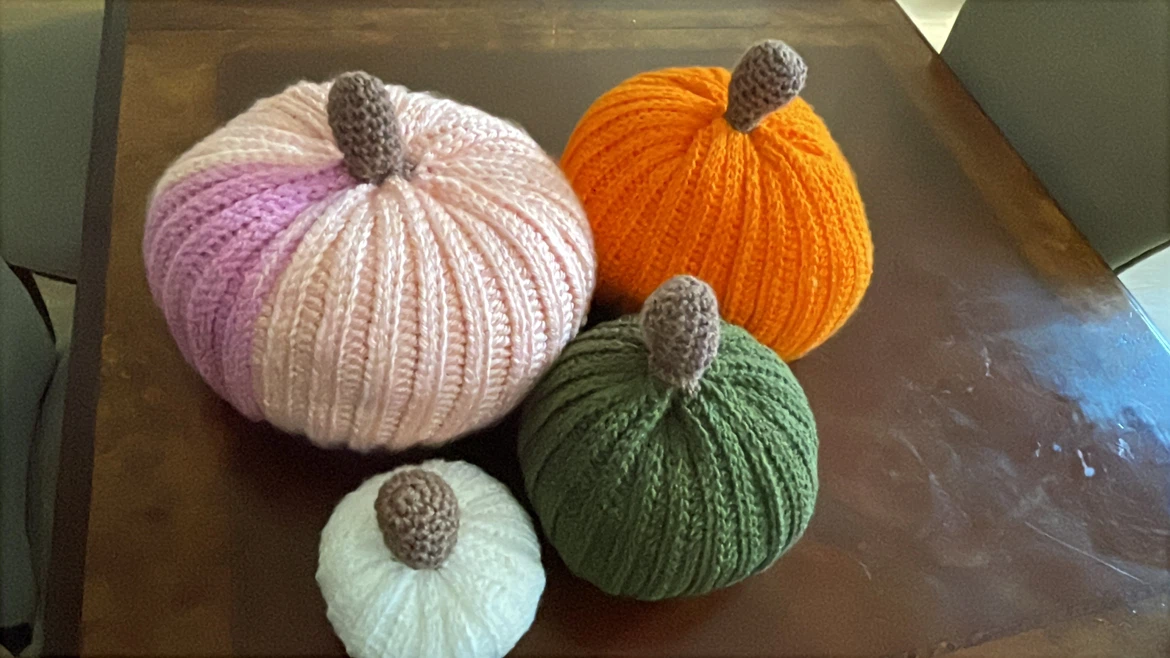 handmade crochet pumpkins - photo 3