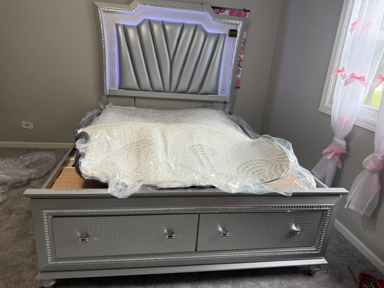 Silver Bedroom Set with LED Headboard and Dresser - photo 2