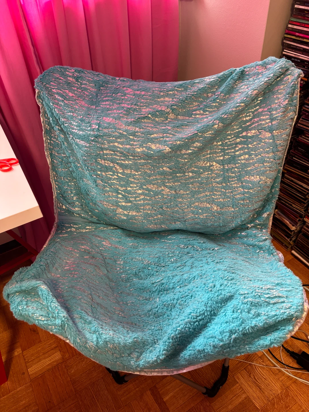 Faux Fur Folding Saucer Chair