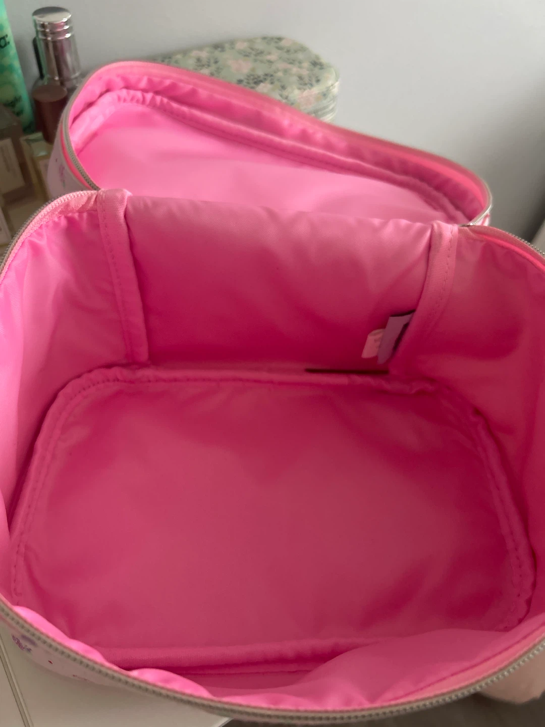 Hello Kitty Makeup Bag - photo 3