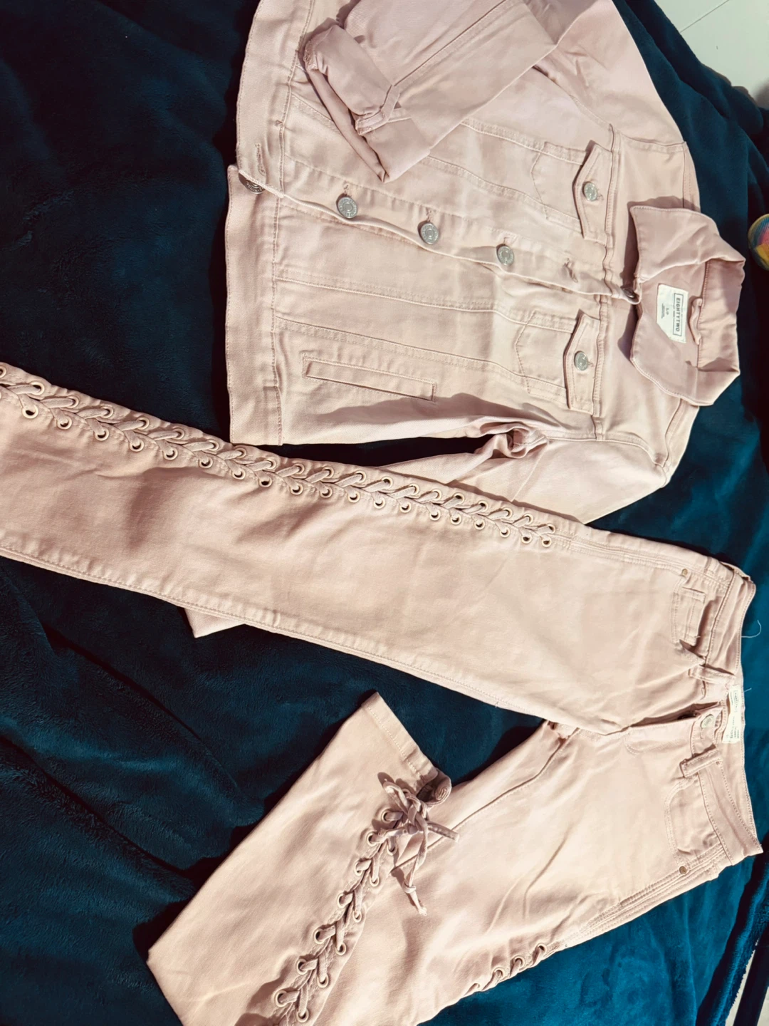 EIGHTYTWO Pink Denim Jacket and Lace-Up Jeans Set - photo 2