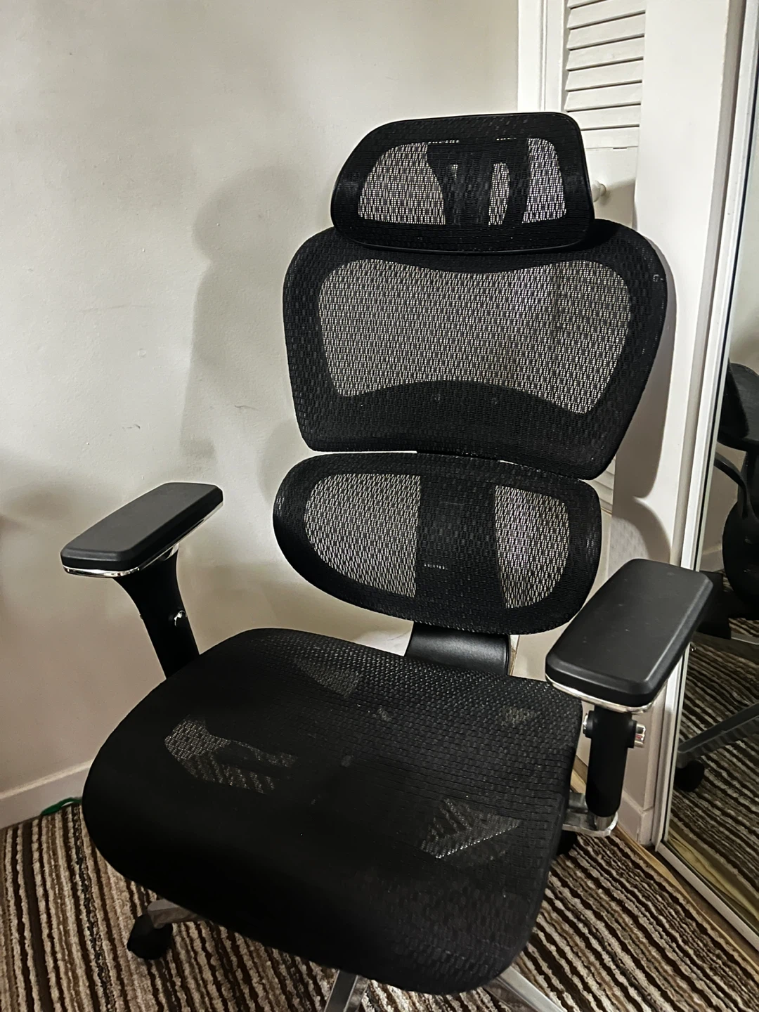 Ergonomic Mesh Office Chair with Headrest – Like New