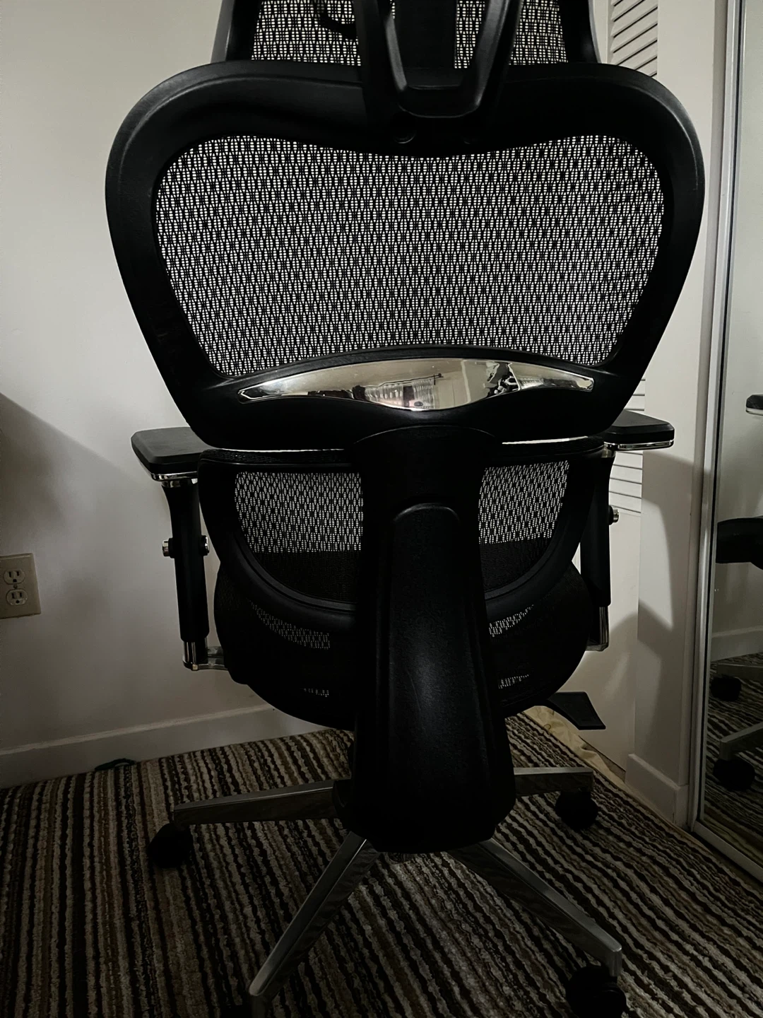 Ergonomic Mesh Office Chair with Headrest – Like New - photo 3