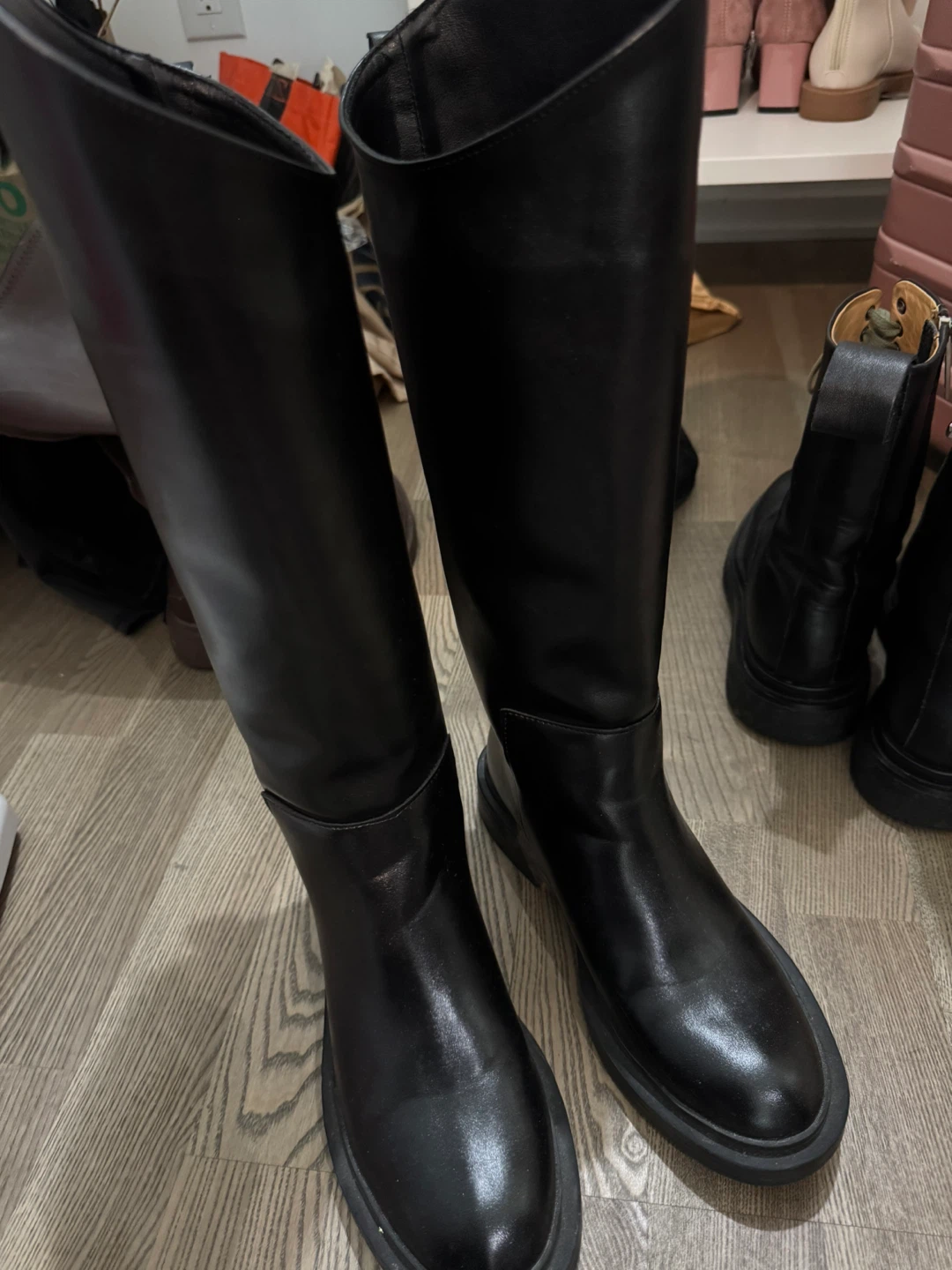 Black knee-high leather boots size 37 - photo 2