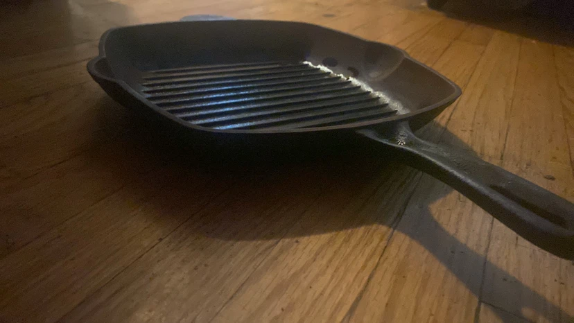 Cast iron grill pan lodge