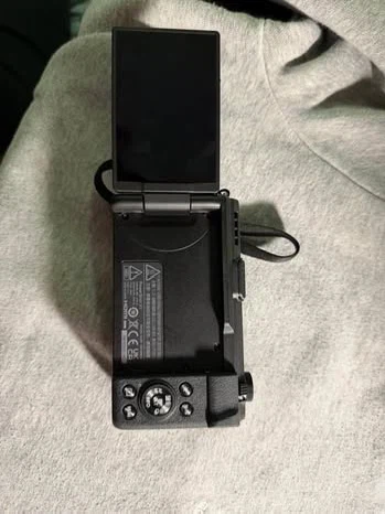 Canon PowerShot V1 Digital Camera - photo 2