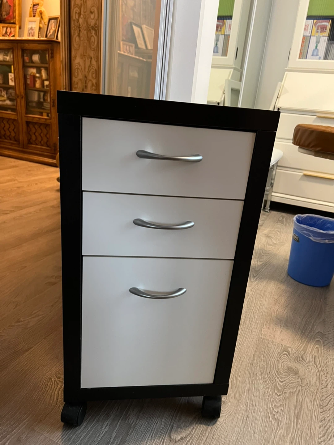 Black and white 3-drawer mobile filing cabinet