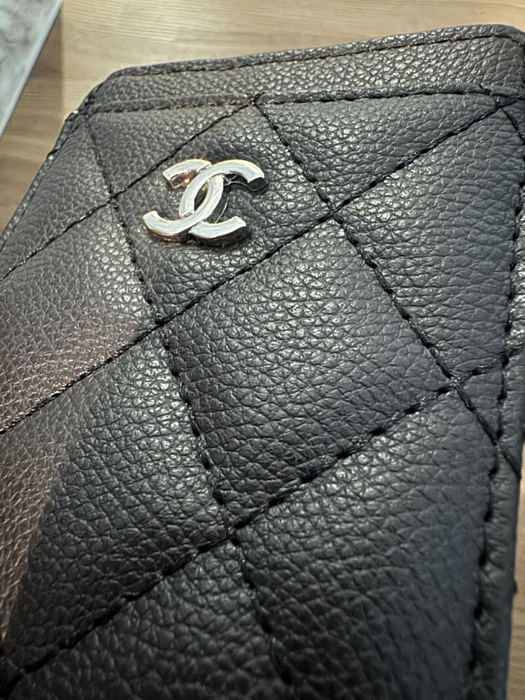 Chanel quilted card holder with chain - photo 5
