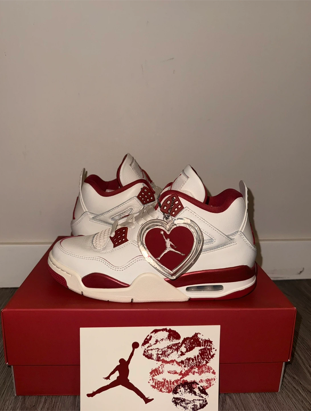 Air Jordan 4 Retro Valentines