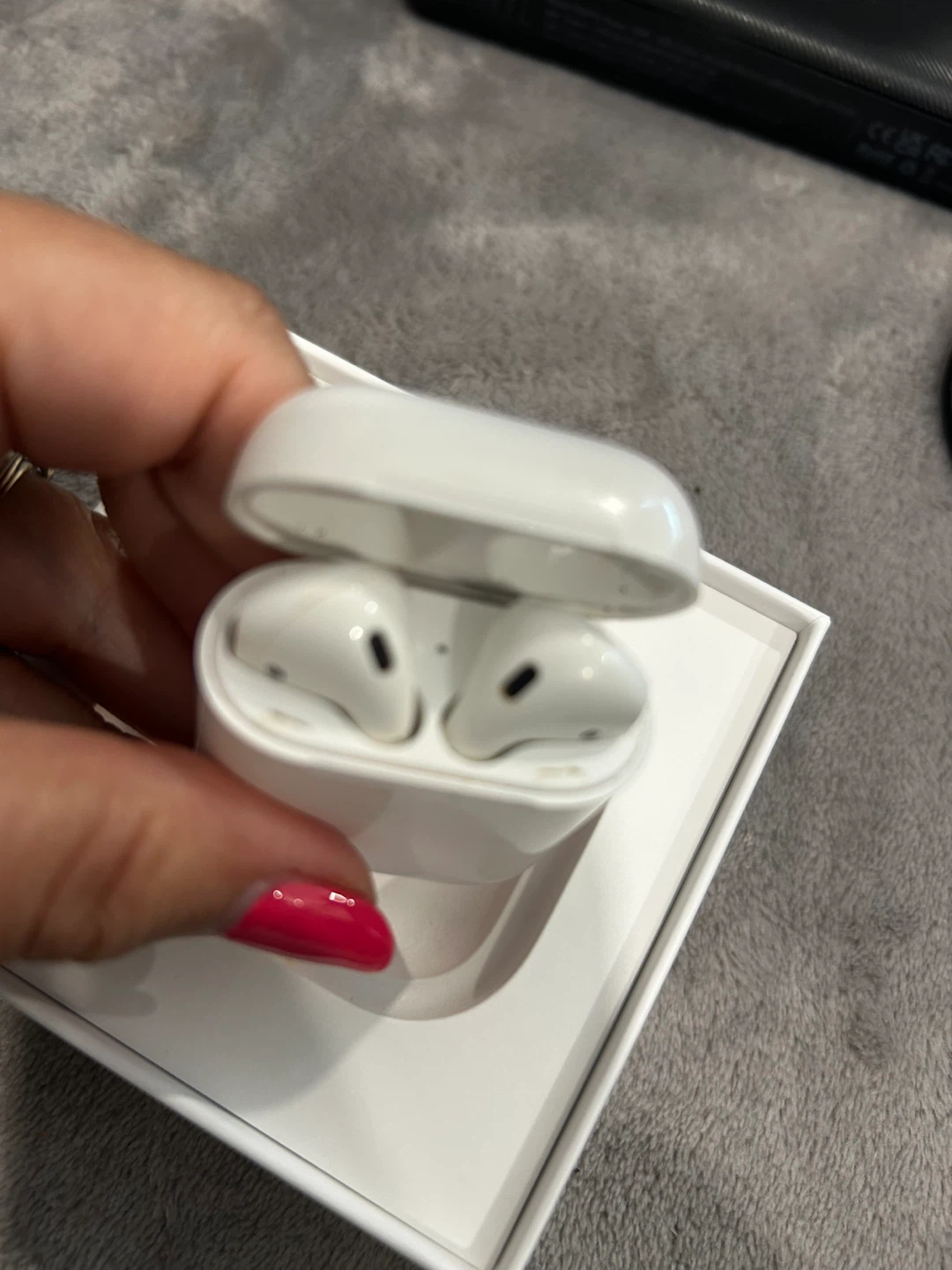 Apple AirPods with Charging Case - photo 4