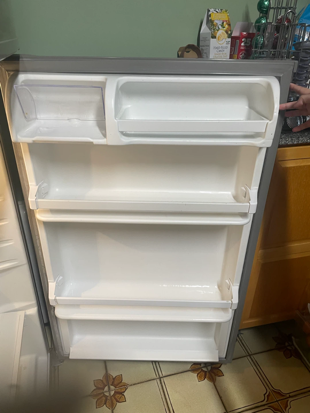Whirlpool Top-Freezer Refrigerator - photo 4