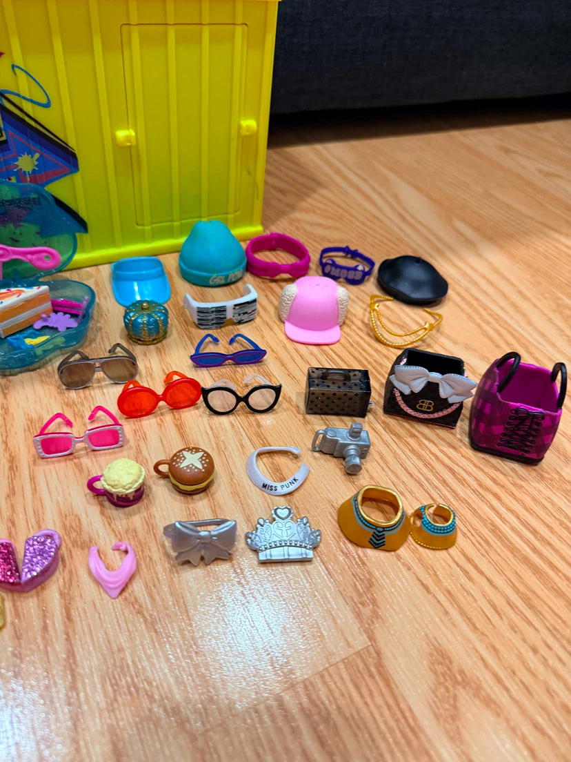 L.O.L. Surprise! Clubhouse Playset with Dolls and Accessories - photo 4