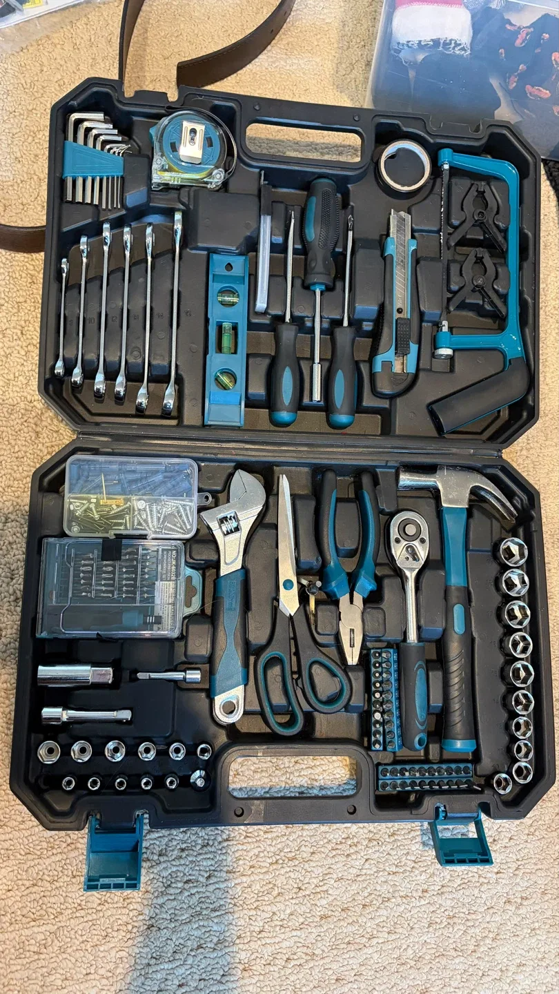 MOVING SALE Sundpey 257-Piece Tool Kit