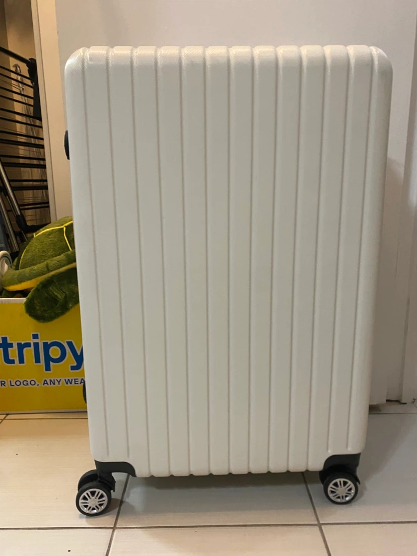 White Hardshell Spinner Suitcase - photo 2