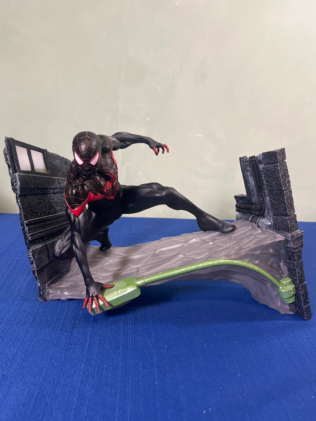 Marvel Gallery Miles Morales Spider-Man Statue - Loose - photo 2
