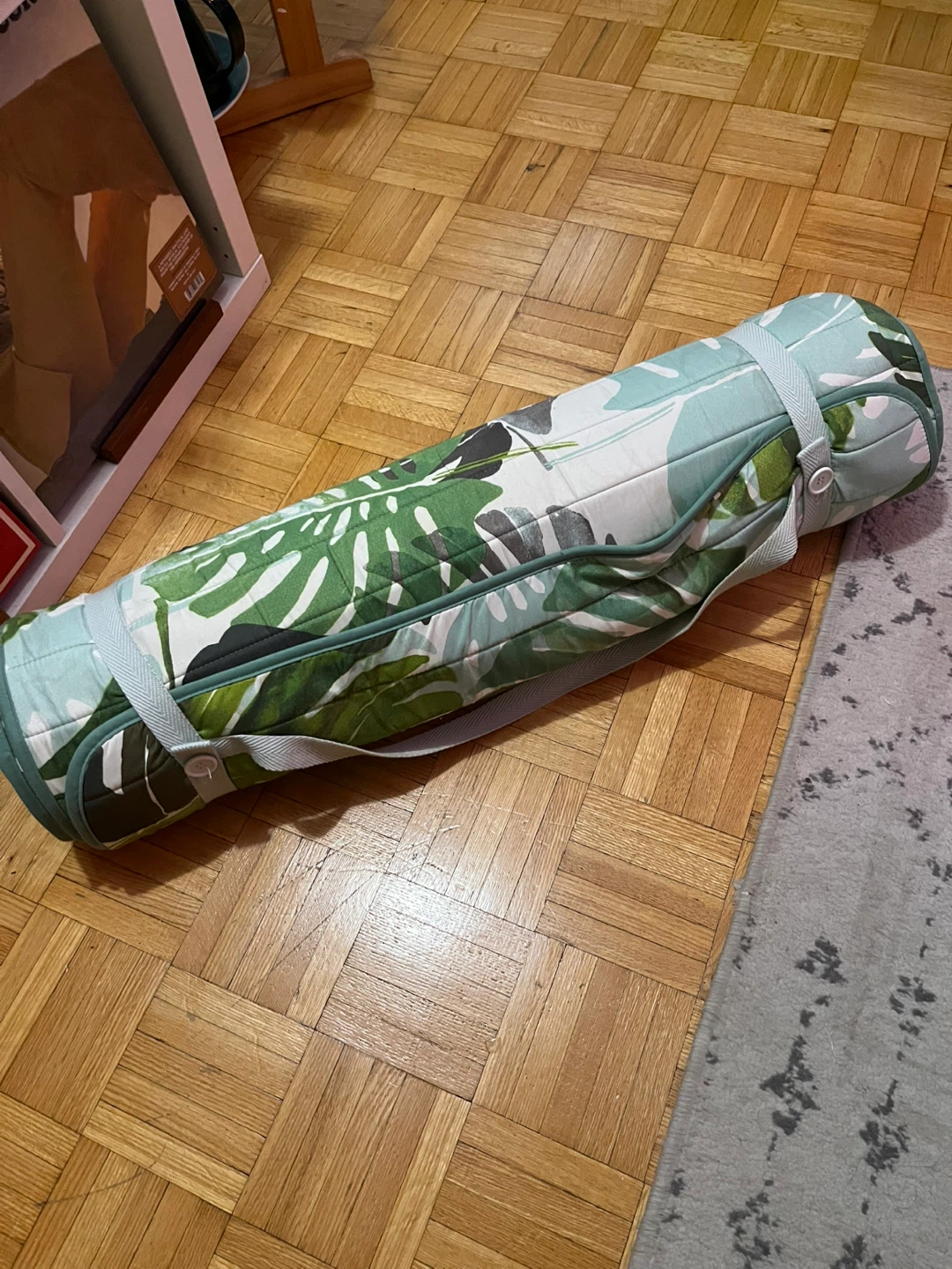 Leaf Print Portable Mat with Headrest