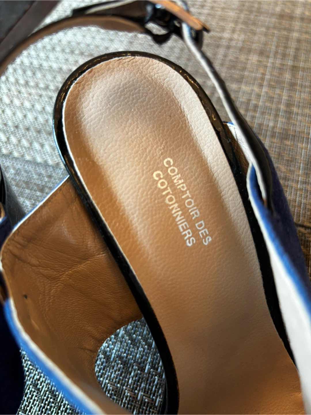 Comptoir des Cotonniers Suede Sandals - photo 2