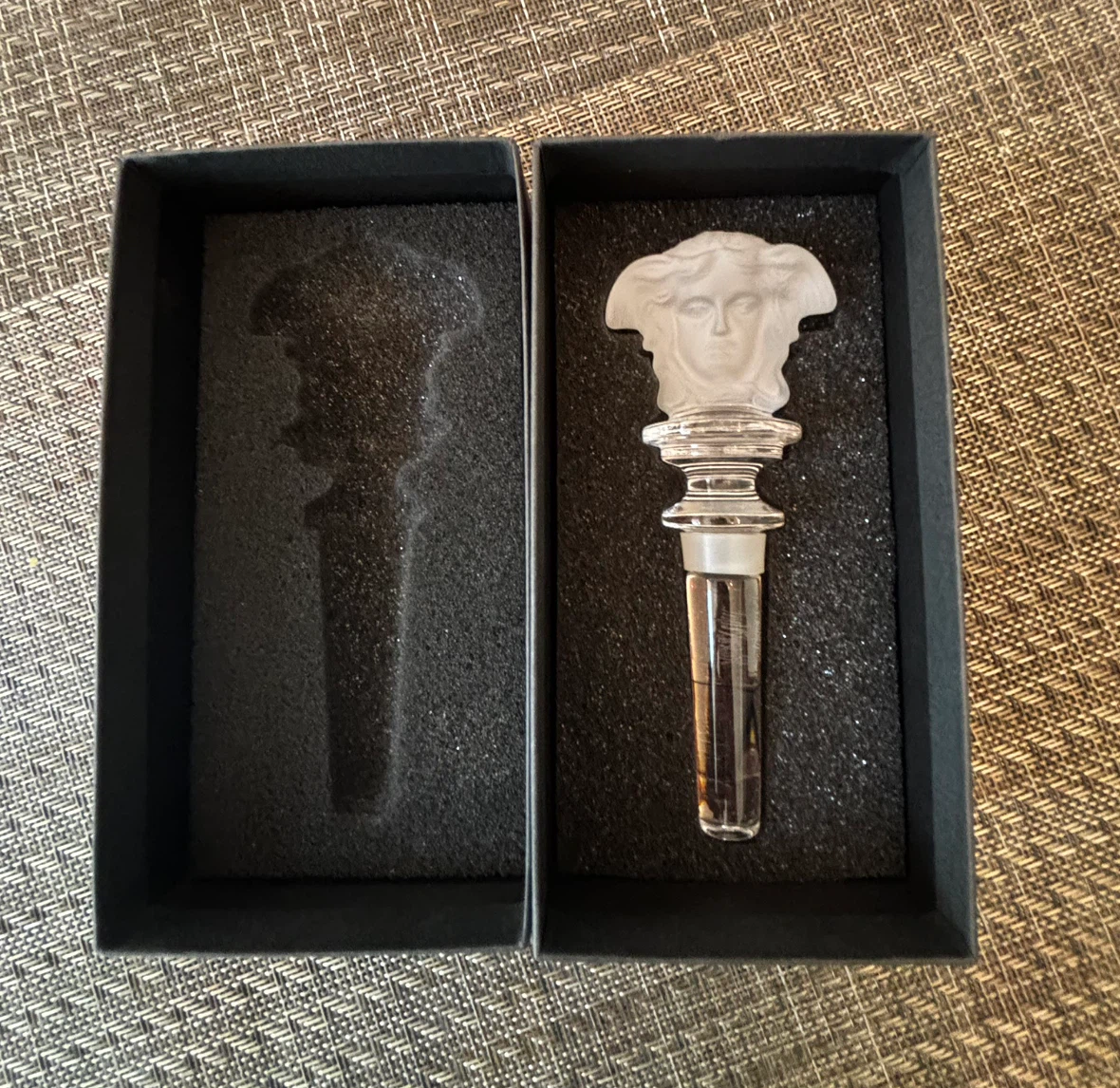 Versace Treasury Medusa Bottle Stopper - photo 3