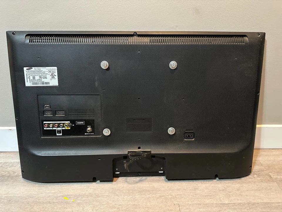 Samsung LN32D450 32-inch Television - photo 2