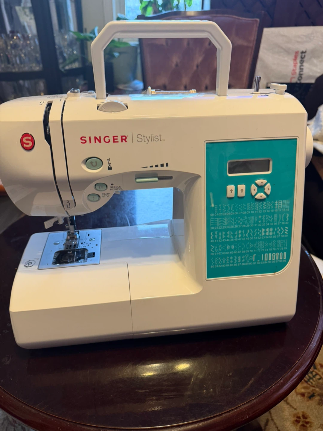 Singer Stylist 7258 Sewing Machine - photo 2