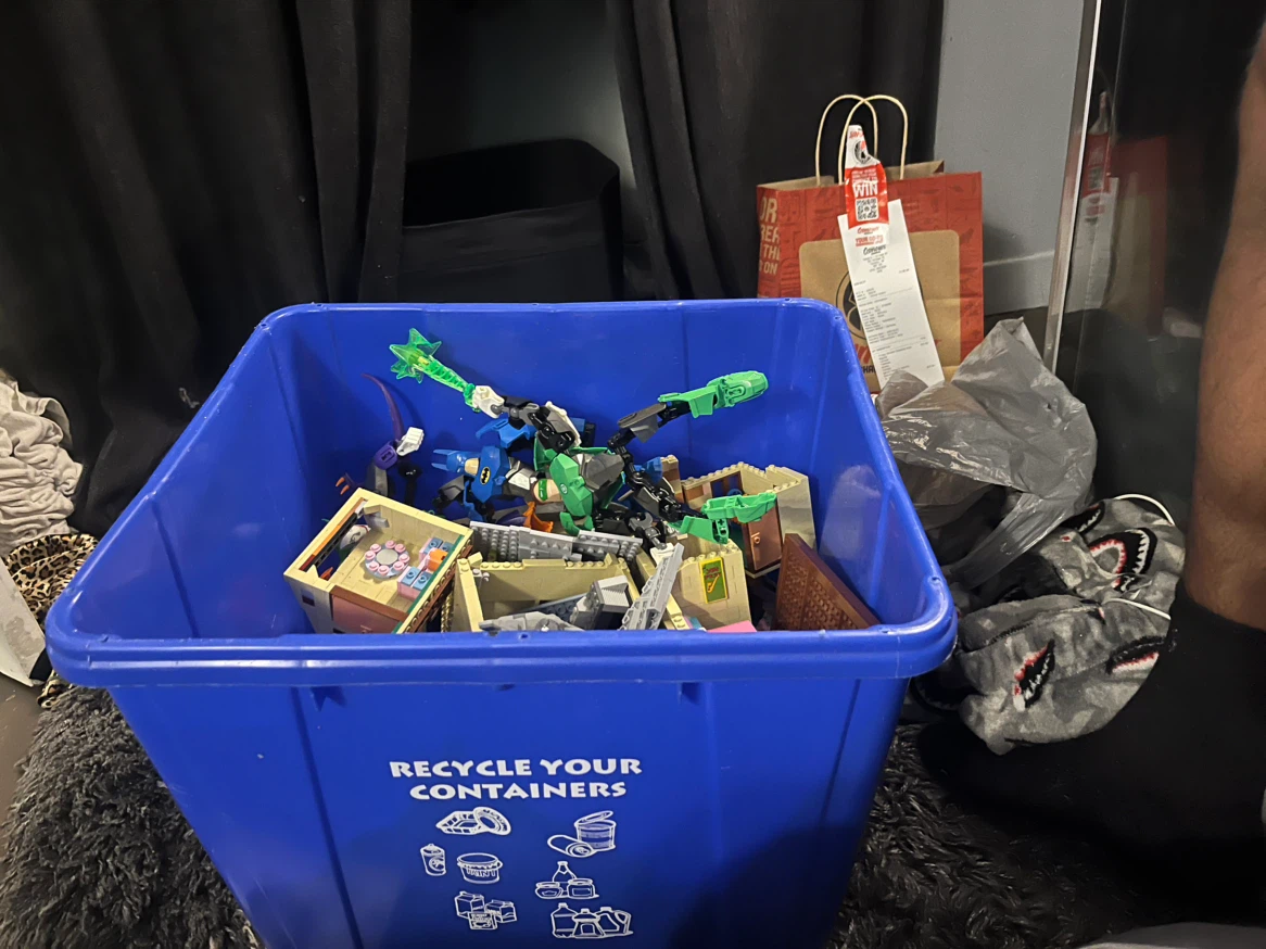 Bin of LEGO Batman & simpsons minifigures and sets