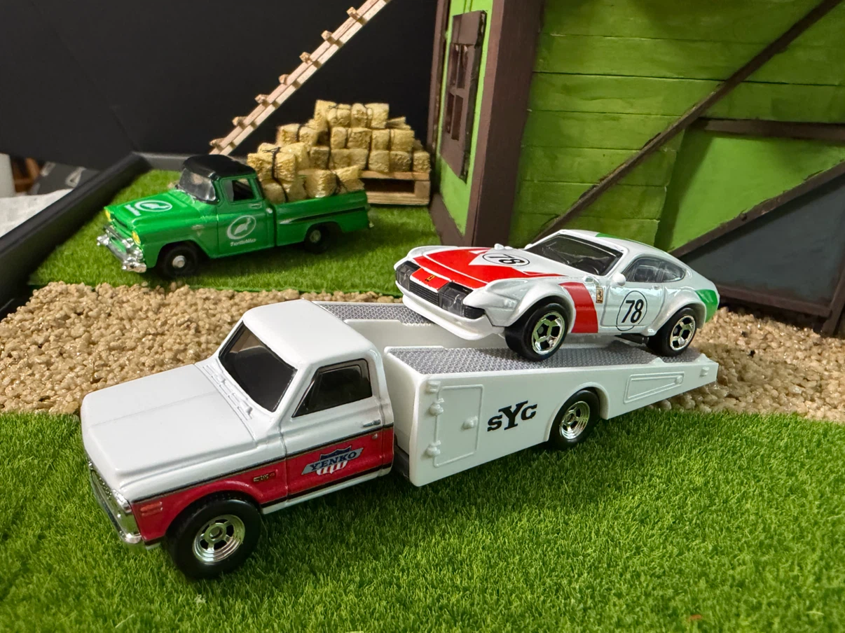 Hot Wheels Yenko Hauler with Ferrari Toy Car