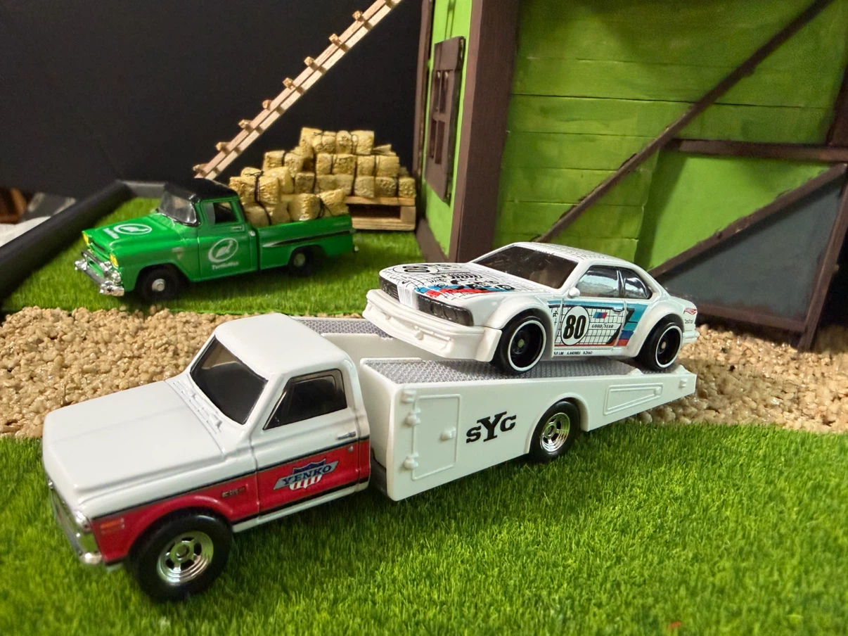 Hot Wheels Yenko Hauler with BMW M3 E30 Race Car