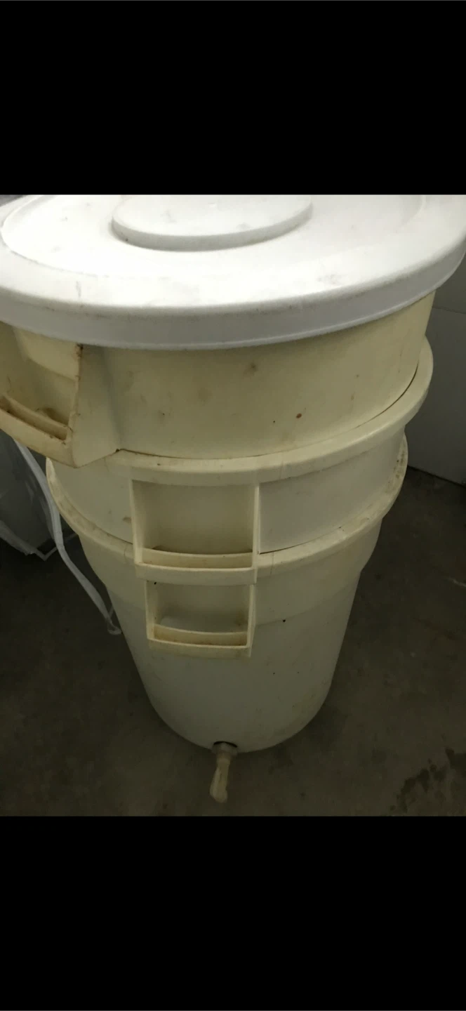 Rubbermaid Greens Keeper Container - photo 2