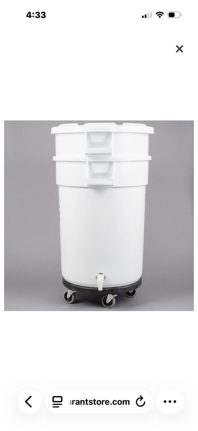 Rubbermaid Greens Keeper Container - photo 5