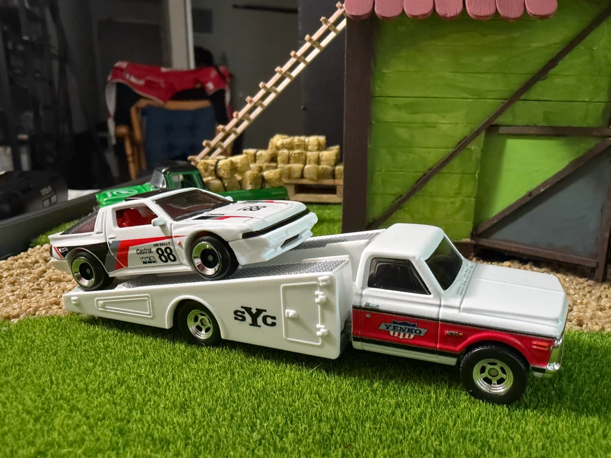 Hot Wheels Yenko Hauler with Castrol Rally Car