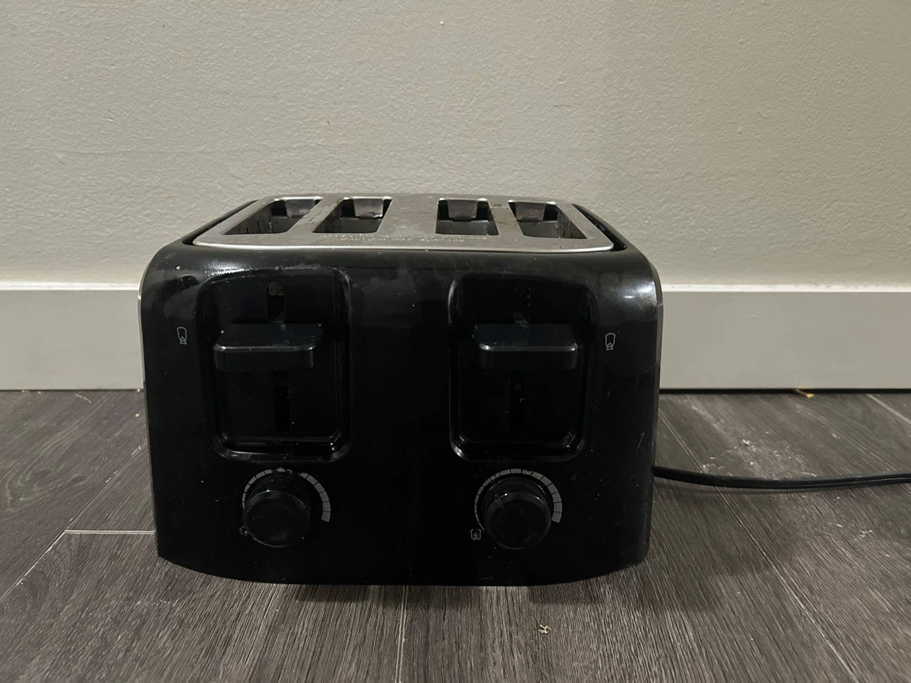 Black 4-Slice Toaster - photo 2