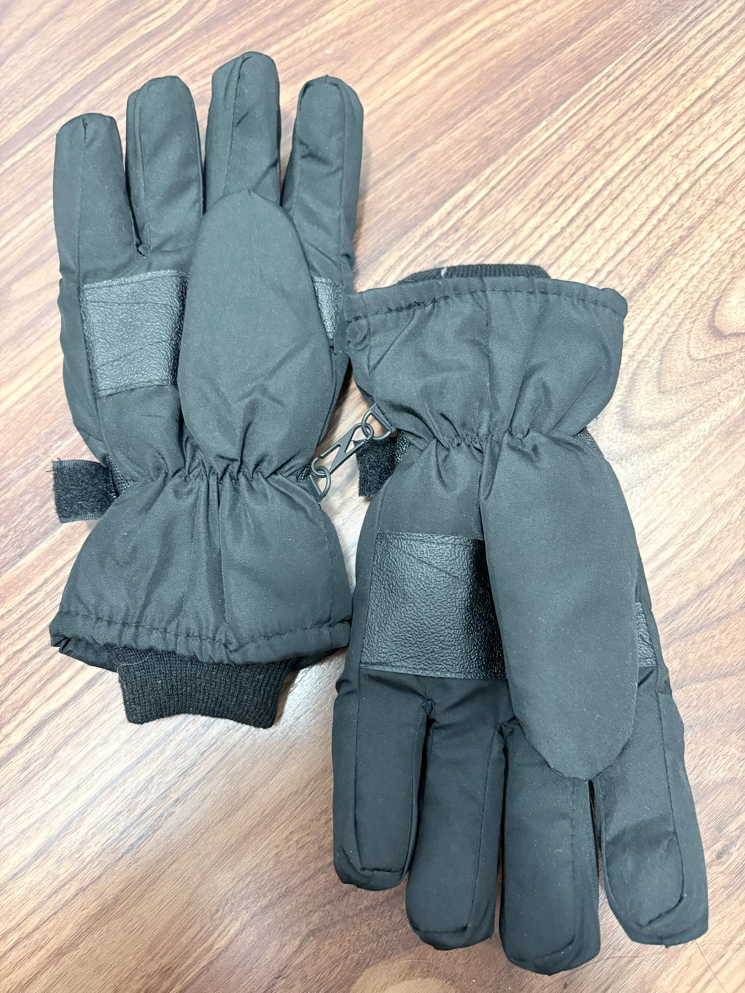 Black Winter Ski Gloves