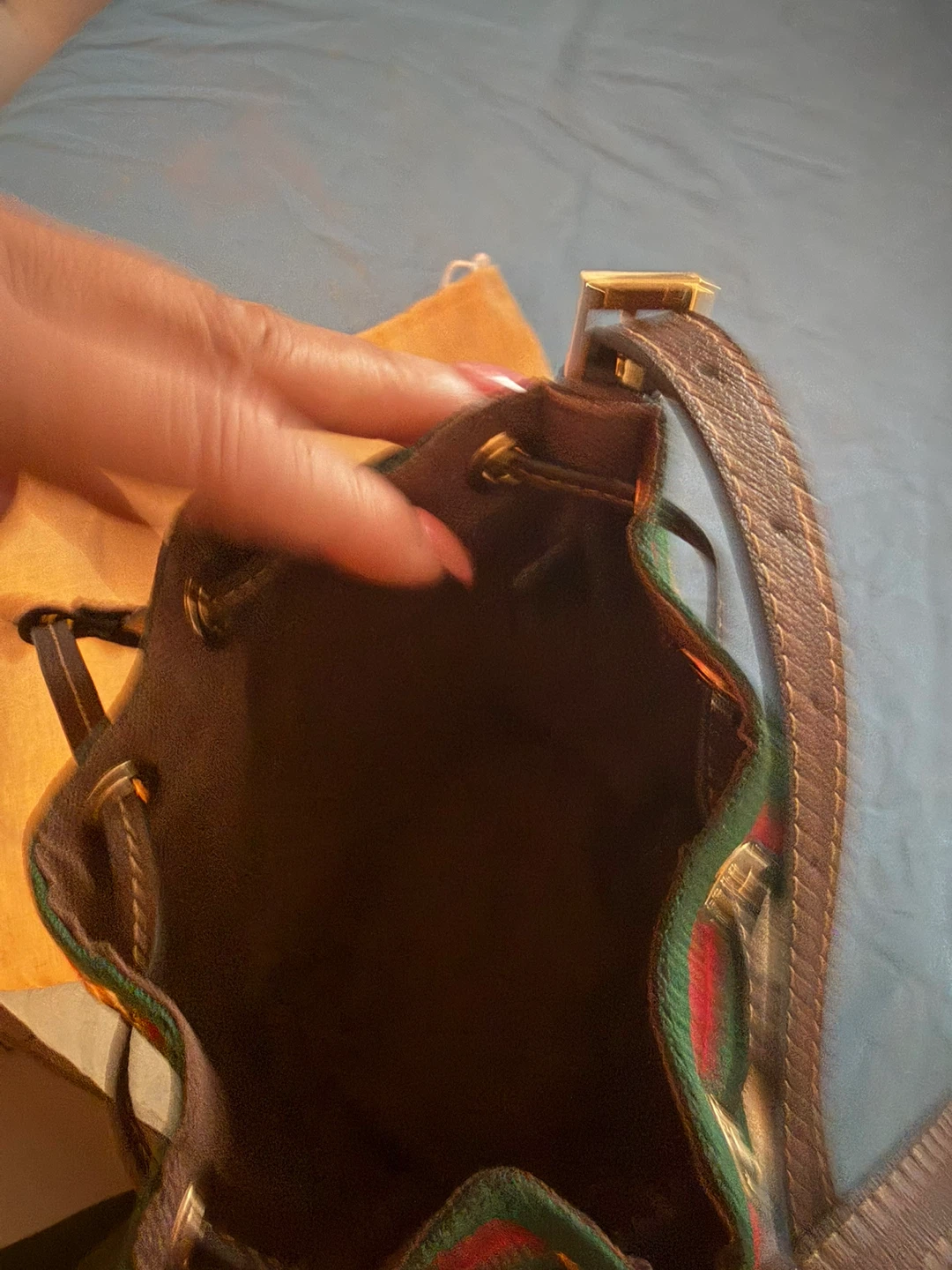 Gucci GG Supreme Bucket Bag - photo 4