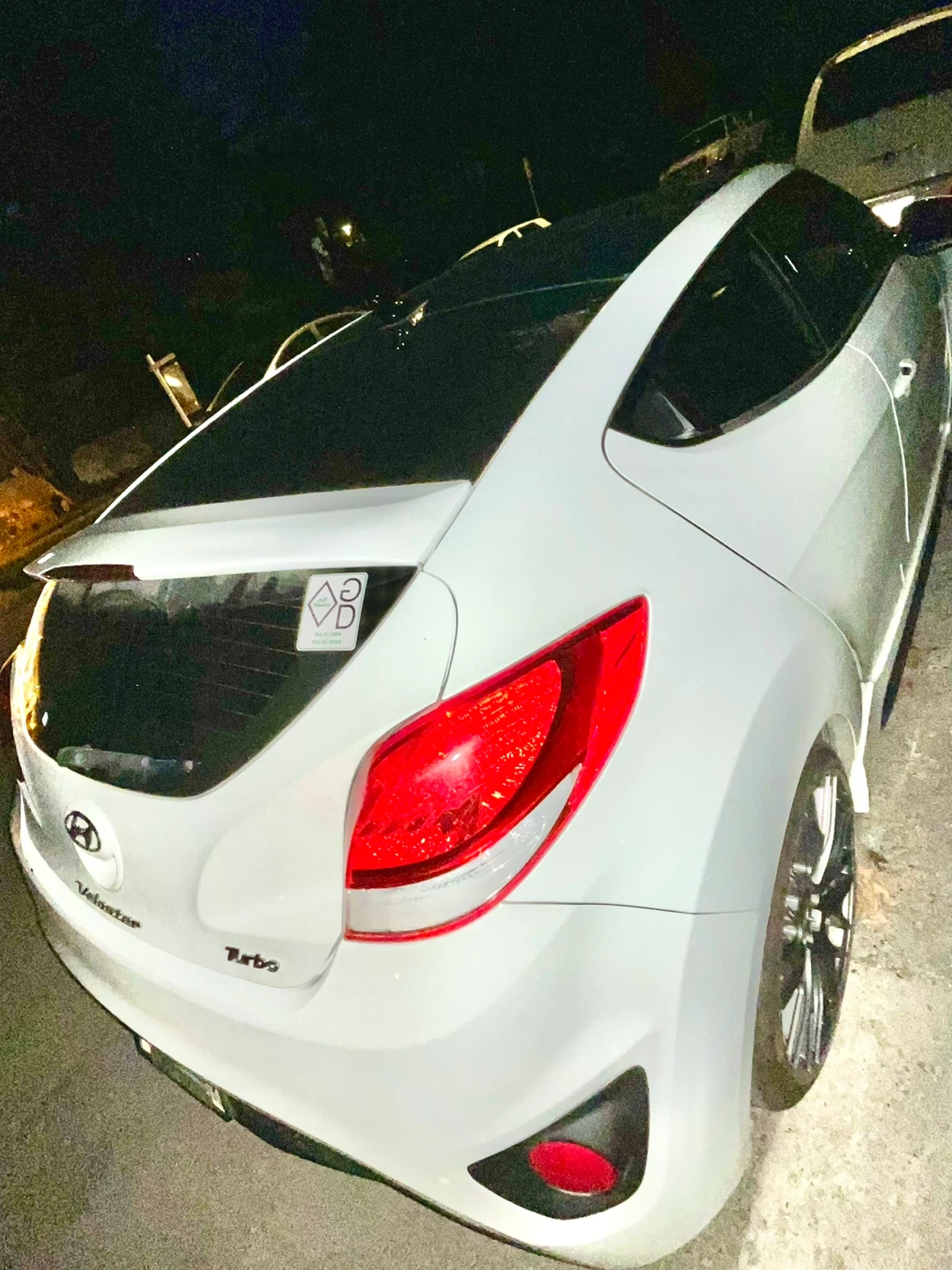 White Hyundai Veloster Turbo - photo 4