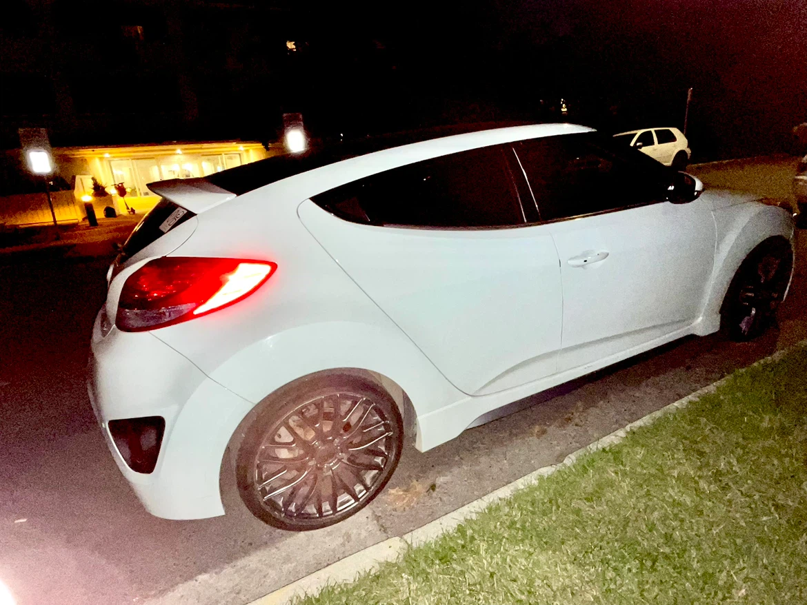 White Hyundai Veloster Turbo - photo 5