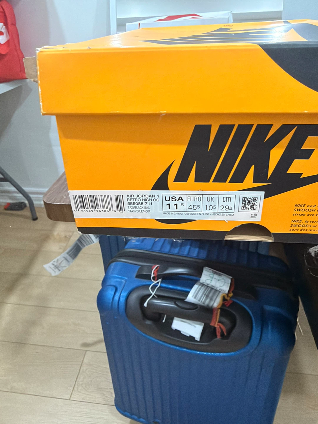 Nike Air Jordan 1 Retro High OG Taxi - photo 3