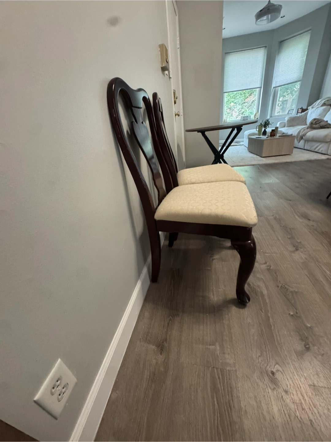 Set of Two Vintage Queen Anne Style Dining Chairs - photo 3