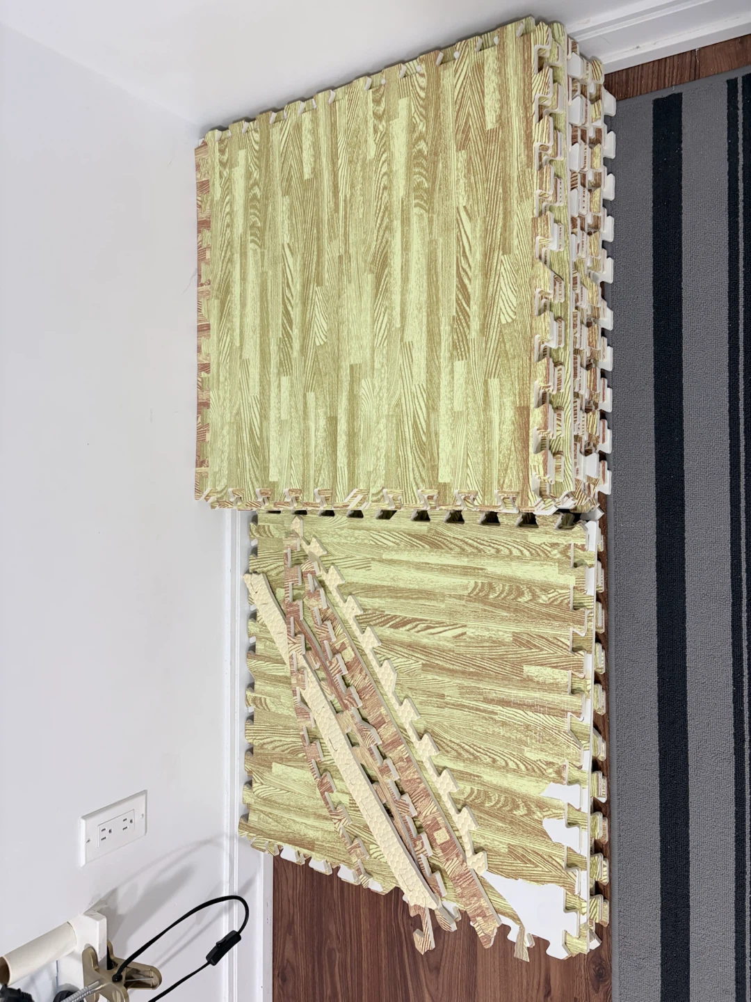24 pieces- Wood Grain Foam Floor Tiles(576”) Mats