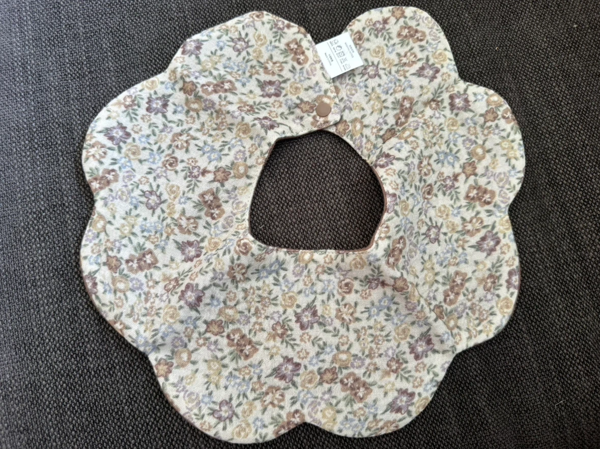 Floral Baby Bib - photo 2