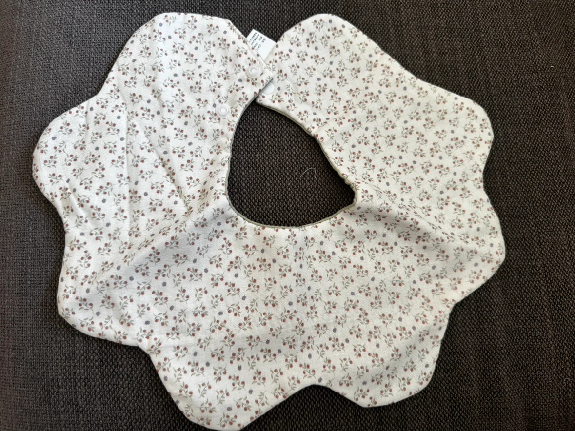 Floral pattern baby bib