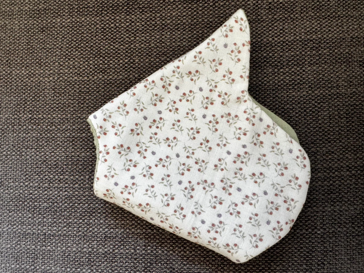 Floral pattern baby bib - photo 5