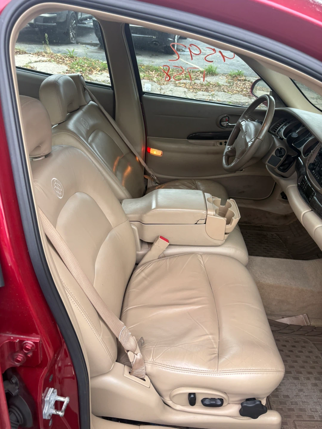 Red Buick LeSabre sedan Limited - photo 4
