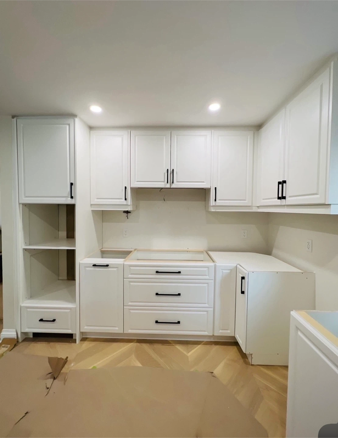 Modern White Kitchen Cabinet Set