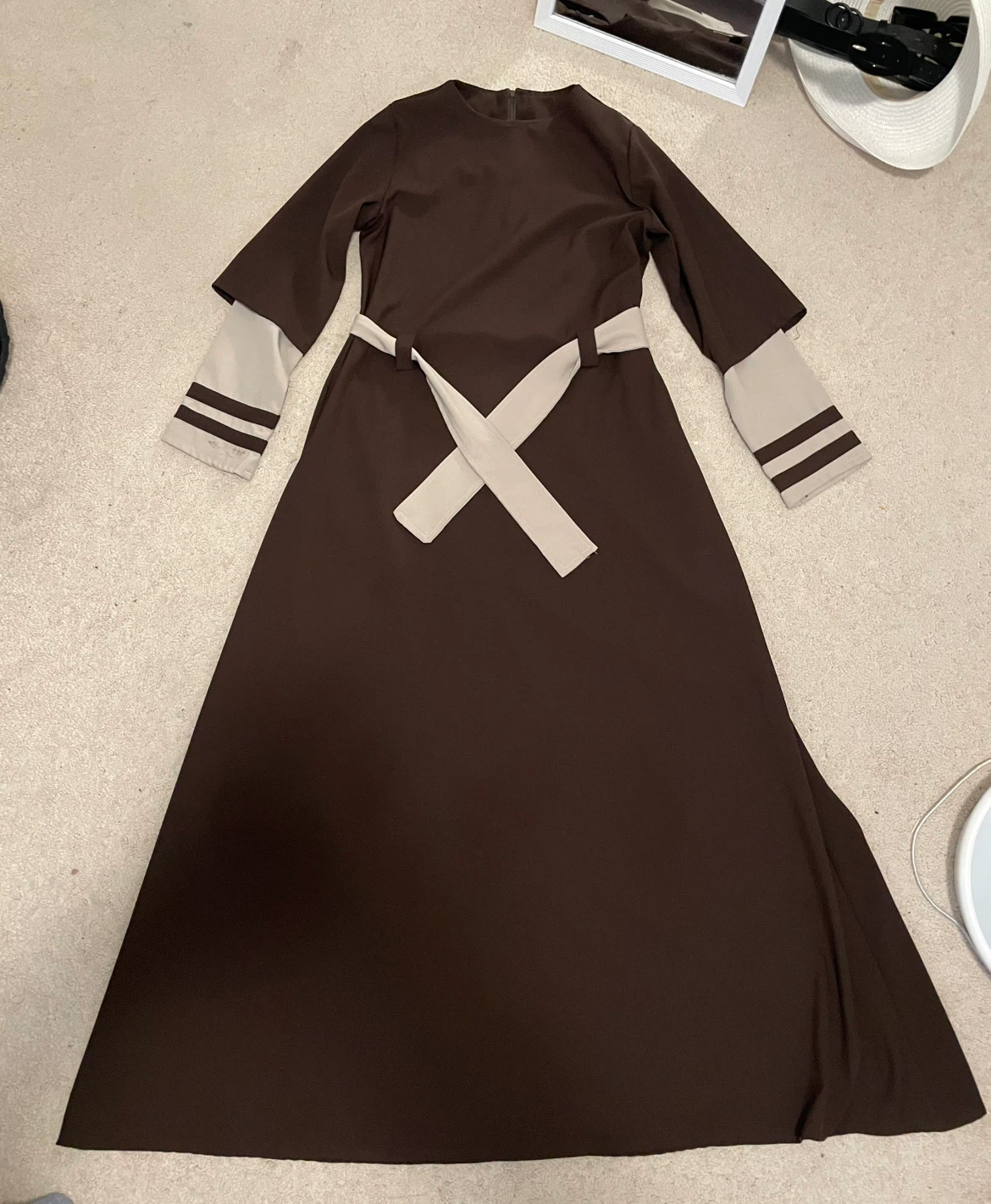 Long Brown Maxi Dress with Beige Belt and Cuffs - photo 4