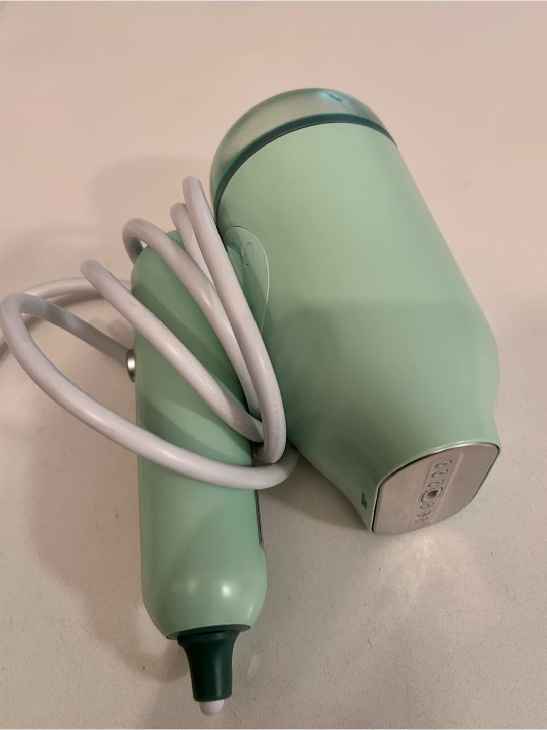 Clothes steamer