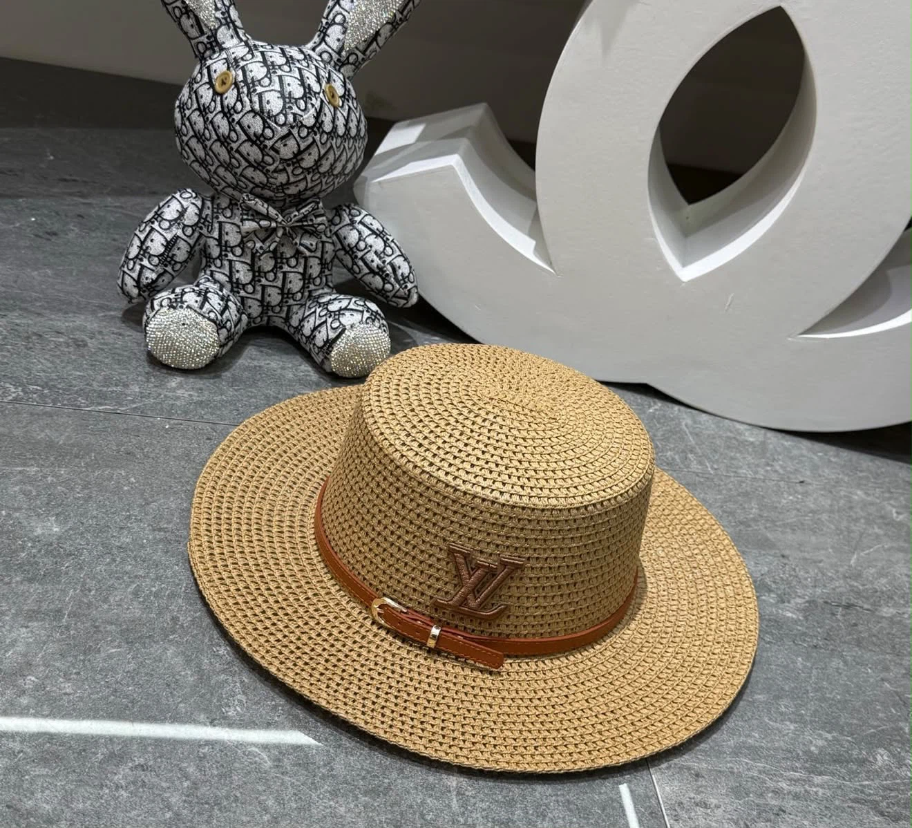 Louis Vuitton Straw Tote Bag and Hat Set - photo 2