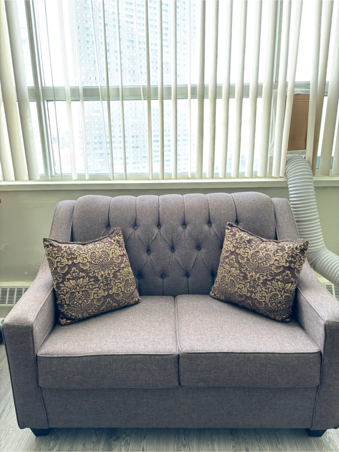 Tufted Loveseat in Greyish brown - photo 2